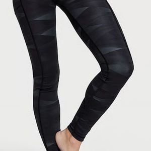 Victoria’s Secret leggings w/side pocket. Size large/long